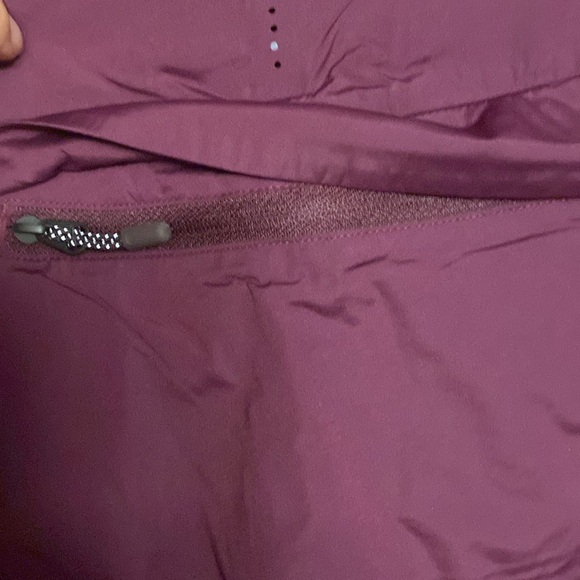 Lululemon Run For Cold Jacket, Size 6, Color Plum - Picture 11 of 12